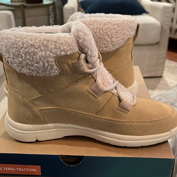 JBU Women's Freeze Round Tan Toe Boots/NIB/7M - Picture 11 of 13